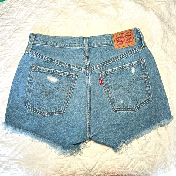 Levi’s 501 denim shorts light wash blue distressed high rise size 28 - Picture 4 of 10